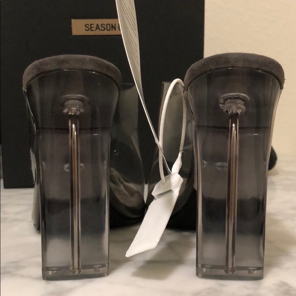 YEEZY
Season 6 PVC Mules
110MMSMOKE
Made in Italy - Picture 4 of 9